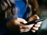 Дети подвергаются атакам рекламы препаратов для похудения в интернете, сообщает комиссар